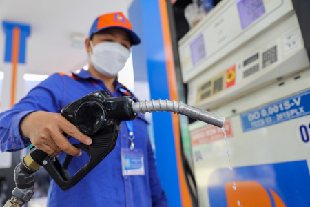 Giá xăng giảm hơn 1.000 đồng mỗi lít